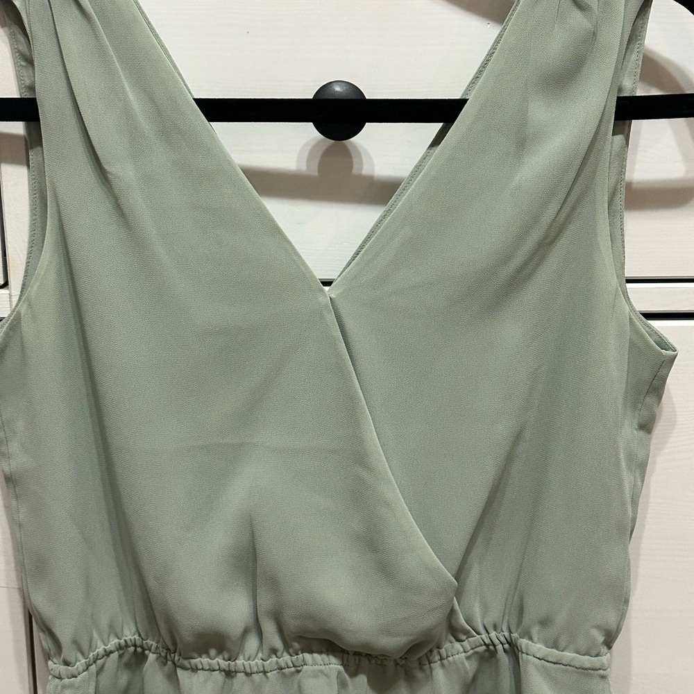 BANANA REPUBLIC Sage Green V-Neck Peplum Top Size XS